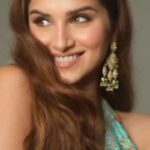 Tara Sutaria Instagram - Ready for the festive season in this fun and fuss free lehenga by @punitbalanaofficial 🦋 #PunitBalana #TheFestiveEdit21