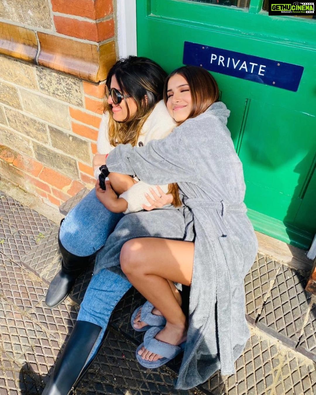 Tara Sutaria Instagram - How do you keep warm on Heropanti2’s freezing locations? Why, you cuddle an Isha, of course! @ishagoraksha 😂🤷🏻♀️🤍