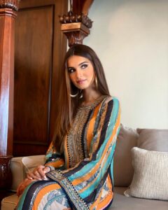 Tara Sutaria Instagram - Saal Mubarak! Here’s to good thoughts, good words and good deeds✨🌸🤍
