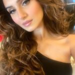 Tara Sutaria Instagram - 🙋‍♀️