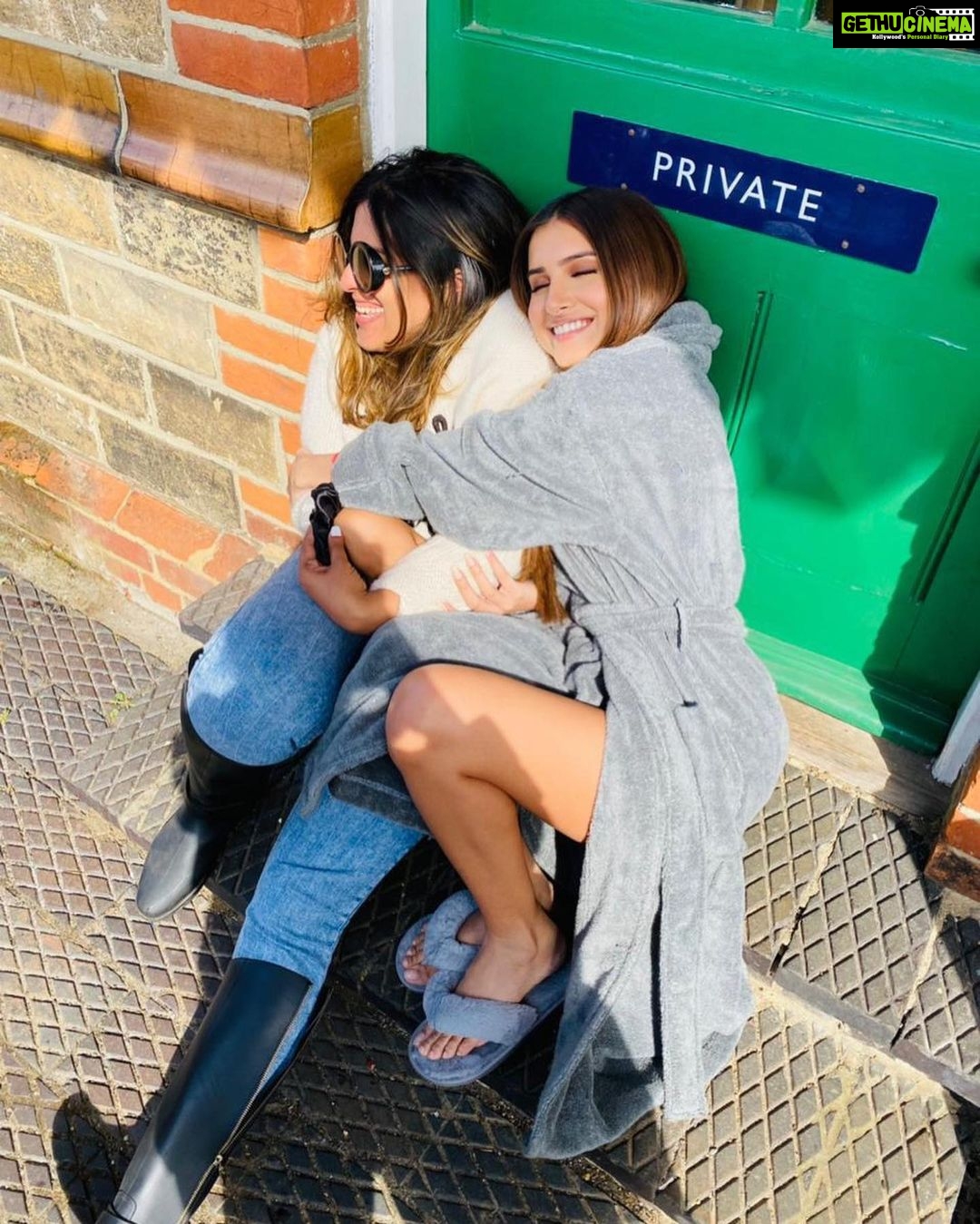 Tara Sutaria Instagram - How do you keep warm on Heropanti2’s freezing locations? Why, you cuddle an Isha, of course! @ishagoraksha 😂🤷🏻♀️🤍