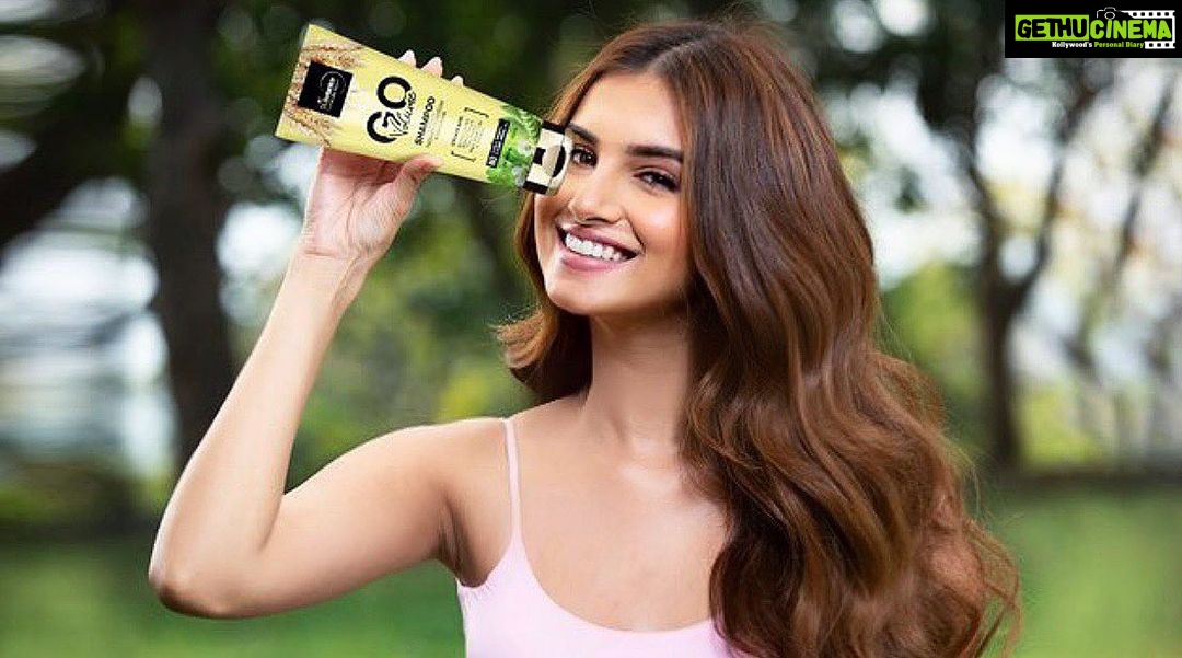 Tara Sutaria Instagram - I've got so much volume in my hair and now, so can you! The nutrient-rich, plump-it-up power of @stbotanica.india #GoVolume Hair Shampoo has an assortment of the Brahmi Extract, Wheat Protein and Pea Protein that gives each strand a beautiful boost. Straight, curly or wavy, feel free to make better choices for your hair with the rich & fortifying, nature-inspired #GoRange that offers solutions for all hair types! #GoHairCare #ToxinFree #ScientificallyNatural #GoodHairDays #StBotanicaXTaraSutaria #NaturalHair #VoluminousHair #BecauseYouAreBeautiful #StBotanica #ad #paidpartnership