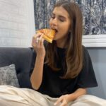 Tara Sutaria Instagram - Breakfast on set 🍕