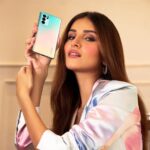 Tara Sutaria Instagram - Can you spot the Glow? @oppomobileindia #GetTheGlow #OPPOReno6Series coming soon!