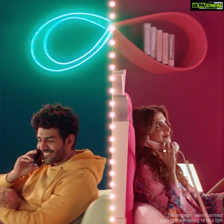 Tara Sutaria Instagram - @kartikaaryan keeping me entertained as always๐ฆ๐๐โ๏ธ What are your cute tales of romance at home? Check out @engagebyitc #EngageFromHome