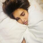 Tara Sutaria Instagram - 5 am shoot daze #Heropanti2 💤🎥💤