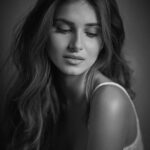 Tara Sutaria Instagram - 🖤🤍 #WhiteTseries @rohanshrestha