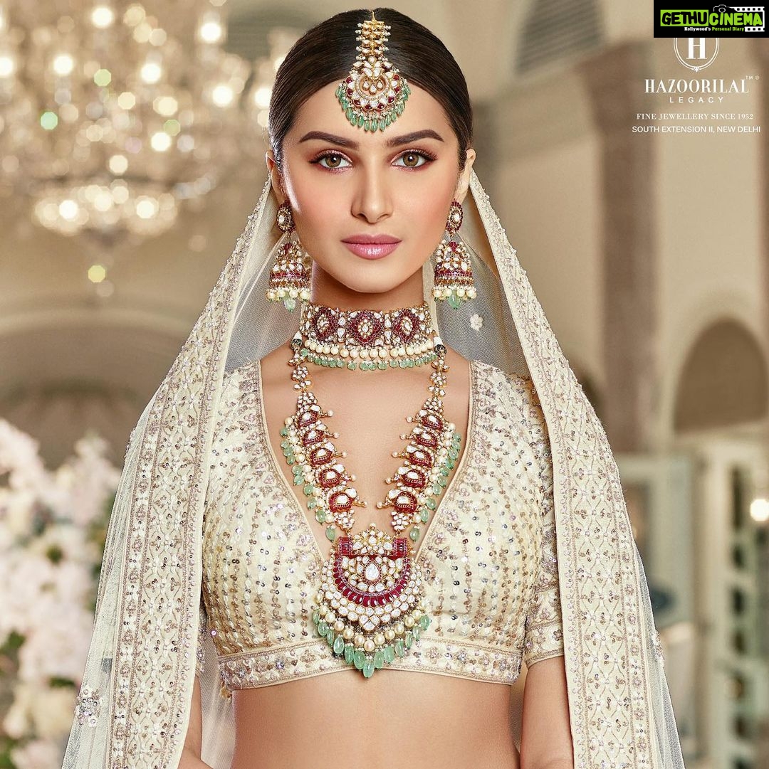 Tara Sutaria Instagram - A new year brings with it a new chapter as we turn the pages to all things bright and beautiful.. This one is my most sparkling one yet! Starting the year with my @hazoorilallegacy family! Can’t wait for you all to see #TheNextChapter 🖤💎