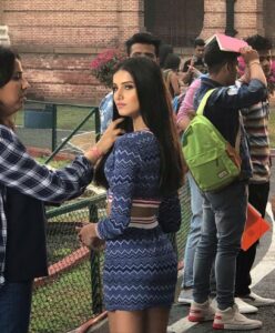Tara Sutaria Instagram - In between takes for what was probably my first shot of SOTY2. Taken by @manishmalhotra05 who made the day more special just by being in it.. and @ayeshadevitre I miss you Ayeshi!!!! 🌸🦋