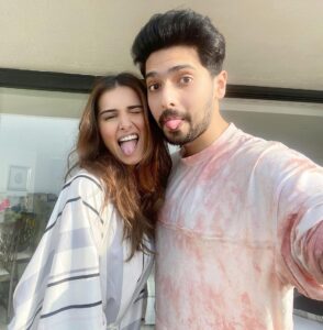 Tara Sutaria Instagram - Reunited🤍 @amaal_mallik @piasutaria missed you