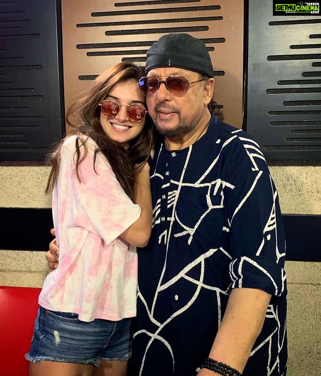 Tara Sutaria Instagram - Such sweet memories in this studio with my guide, mentor and friend - the incomparable, beloved Louiz Banks.. He introduced me to the world of jazz when I was a kid and it changed my life forever! I was and will always be hooked!!! Here’s to more concerts, recordings and albums together soon.. Here’s to you Papa Louiz! @louizbanksofficial @louizmumbai