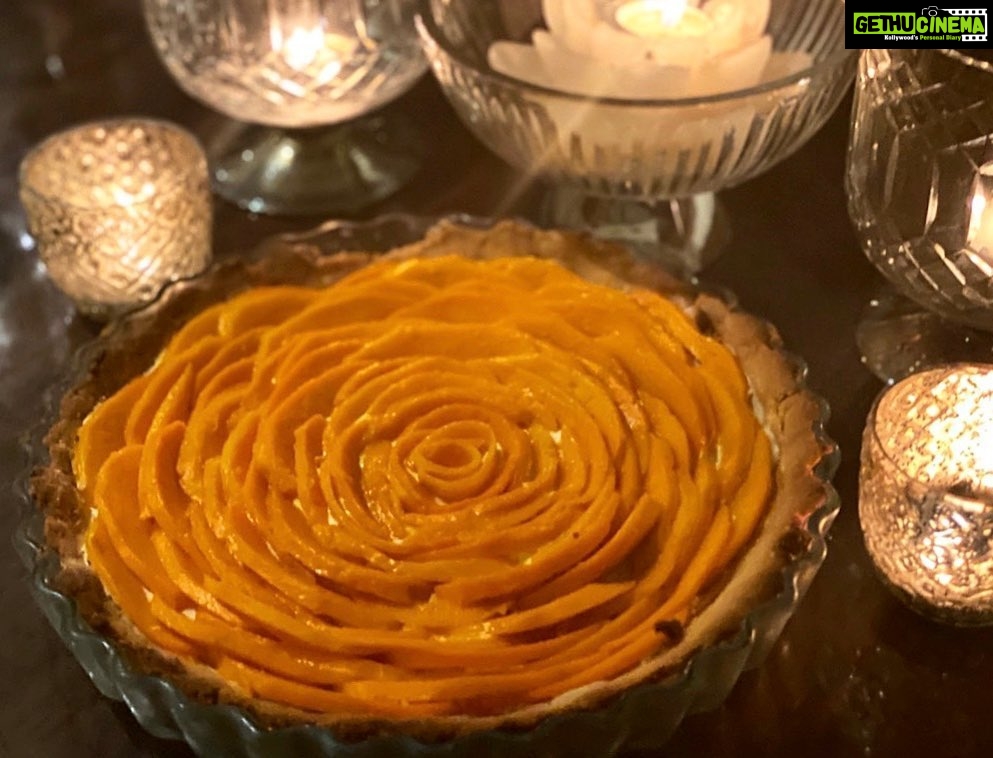 Tara Sutaria Instagram - The product of baking with 🖤 for the ‘rents anniversary! 🥂✨ @piasutaria