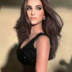 Tara Sutaria Instagram - One of my favourite shoot days with @bobbibrownindia 🖤