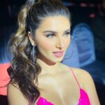 Tara Sutaria Instagram - 🎵Baatein, mulaqaatein karne ki shyam hai🎵🖤