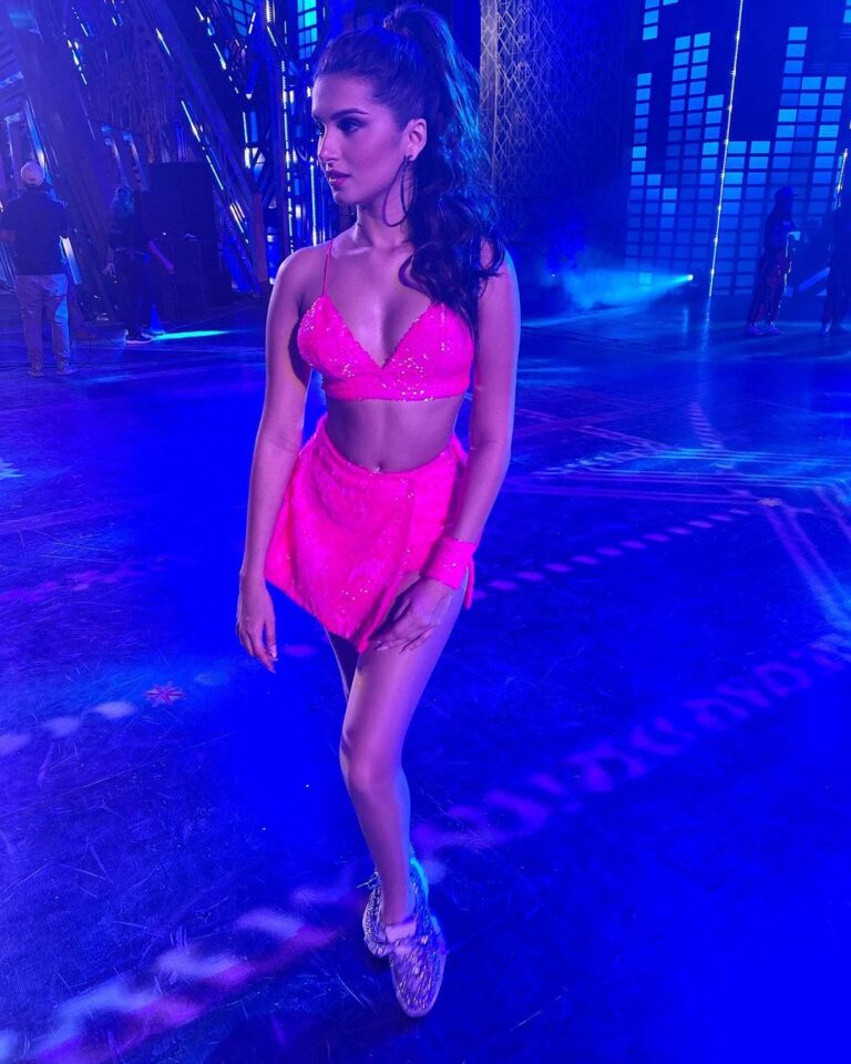 Tara Sutaria Instagram - Thrilled to share my first performance at the Zee Cine Awards 2020 tomorrow, March 28, at 7:30 pm only on Zee TV and Zee Cinema! Can’t wait!!! 💖✨ #ZeeCineAwards2020 #ZCA2020 @zeecinema @zeetv @zeecineawards
