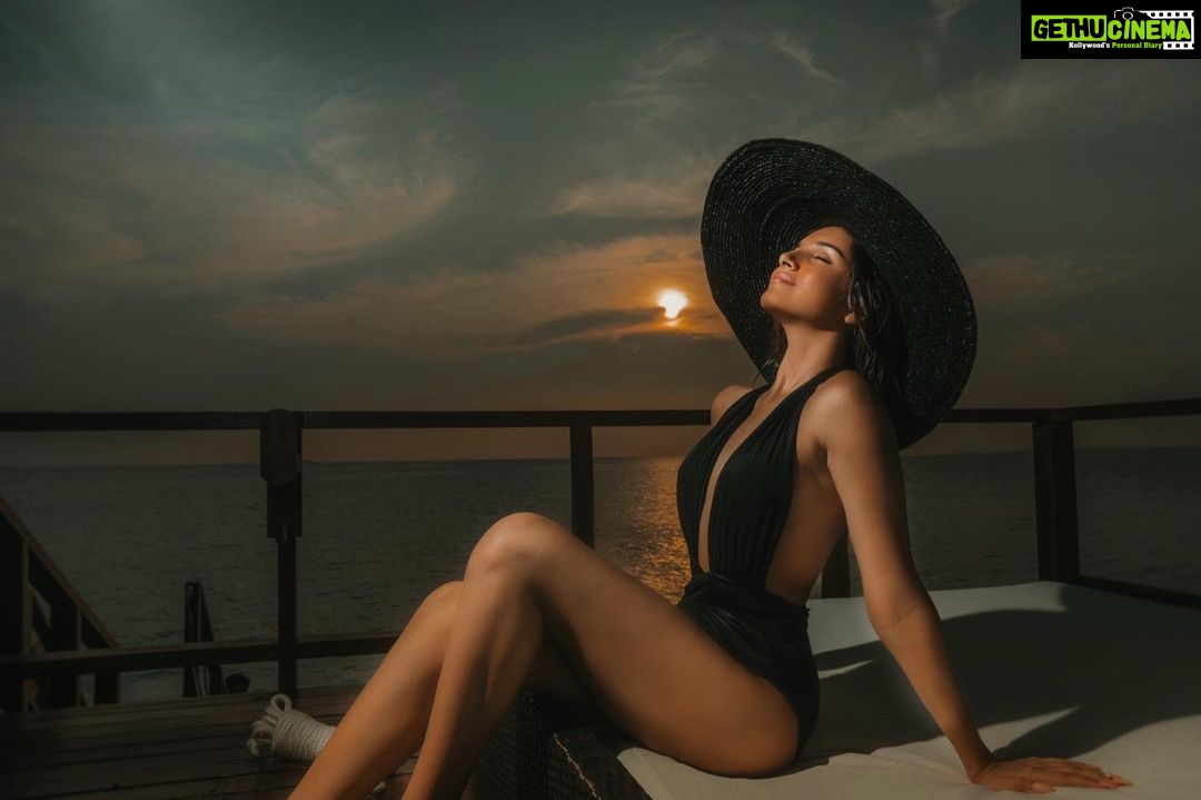 Tara Sutaria Instagram - Malaika, nakupenda malaika π΅ππ€πβ¨πΈπΈ #globalspa #globalspacation #HeritanceHotelsandResorts #AitkenSpenceHotels #HeritanceAarah #maldives @globalspa_mag Heritance Aarah