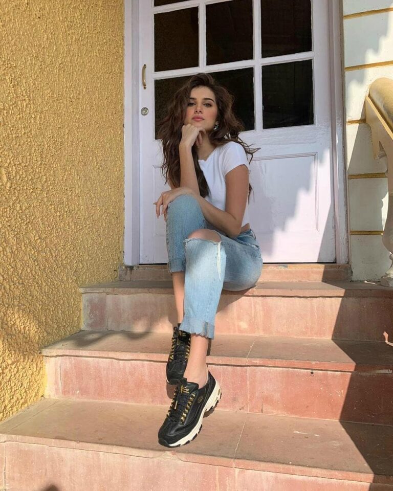 Tara Sutaria Instagram - Totally obsessing over these kicks! If you like chunky sneakers as much as I do then you can log on to www.skechers.in and get yourself a pair. #SKXHeritage #SkechersIndia