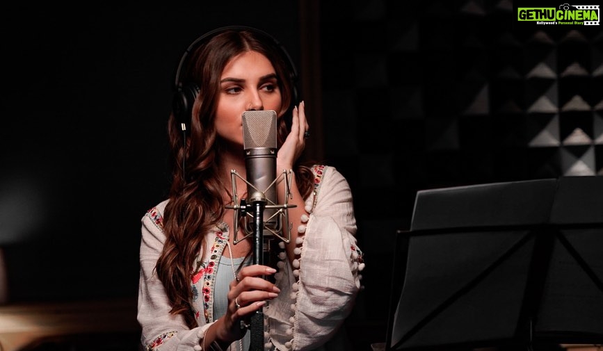 Tara Sutaria Instagram - π΅π§πΆπ€ moments in the studio for #EkVillainReturns