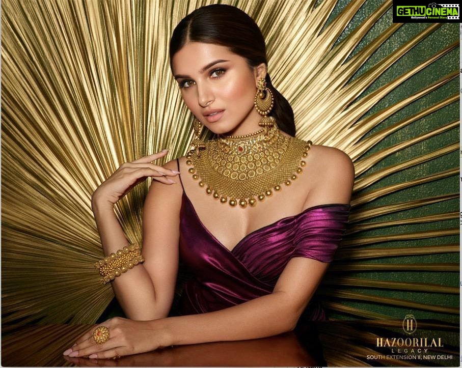 Tara Sutaria Instagram - Glowing this festive season with @hazoorilallegacy in a gold ensemble from my favorite 'Legacy Collection'. Discover more of my exciting looks at @hazoorilallegacy #TaraSutariaForHazoorilalLegacy #HazoorilalLegacyxTaraSutaria