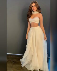 Tara Sutaria Instagram - The big day! #Marjaavaan trailer out now🖤 @thetyagiakshay @style.cell @mehakoberoi @mayuri_1192 @gauravguptaofficial @azotiique