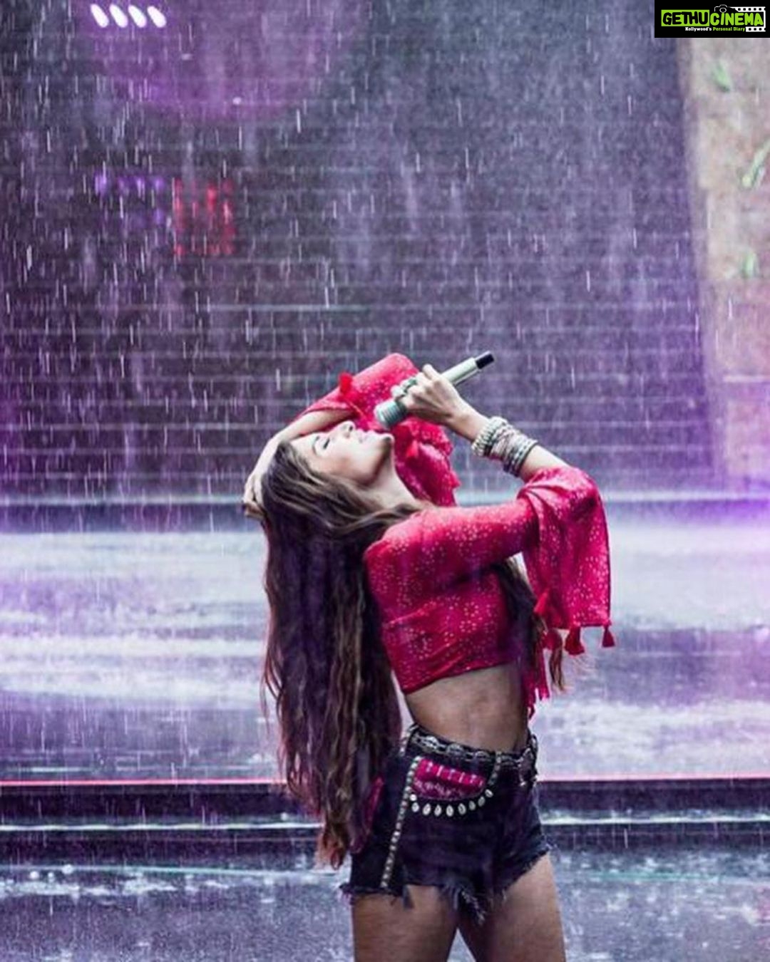 Tara Sutaria Instagram - Thank you all for giving so much love to #Shaamat!!! It was the first song I ever recorded for the film and the first song we filmed too.. Firsts are always special.. :) ππΈπΆ