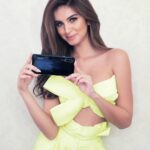 Tara Sutaria Instagram - Can’t stop flaunting the new #vivoS1 Diamond Black. The striking diamond pattern and gradient color finish make it so dazzling that I can’t take my eyes off it! Follow @vivo_india and check out the amazing photos clicked from this phone. #vivoS1 #ItsMyStyle