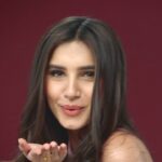 Tara Sutaria Instagram - Wing it. Crush it. Own your date night look! Pair my Bobbi Brown essentials — Crushed Liquid Lip in Juicy Date & Long-Wear Gel Eyeliner in Black Ink to instantly get date-night ready ;) Shop these must-haves at a @bobbibrownindia store or click on the link in my bio. #BobbiBrownxTaraSutaria #BBAmbassador #CrushedLipColor