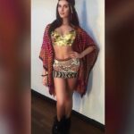 Tara Sutaria Instagram - Playing dress up with @manishmalhotra05 #SOTY2🖤💫
