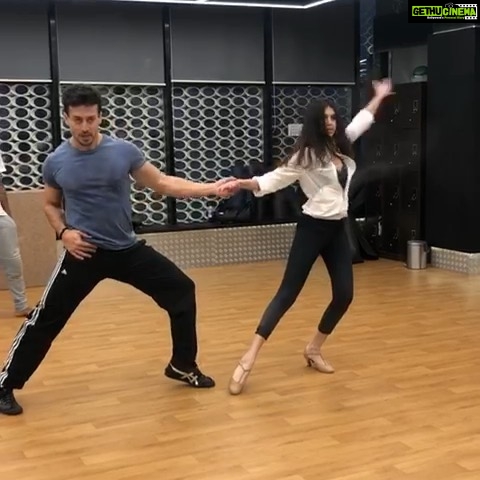 Tara Sutaria Instagram - Sneak peak into what our first rehearsal for The Jawaani Song looked like! š„š«@tigerjackieshroff Thank you for being the best dance partner a girl could ask for Tš
