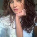 Tara Sutaria Instagram – Delhi, you ready? 💫🖤 #SOTY2