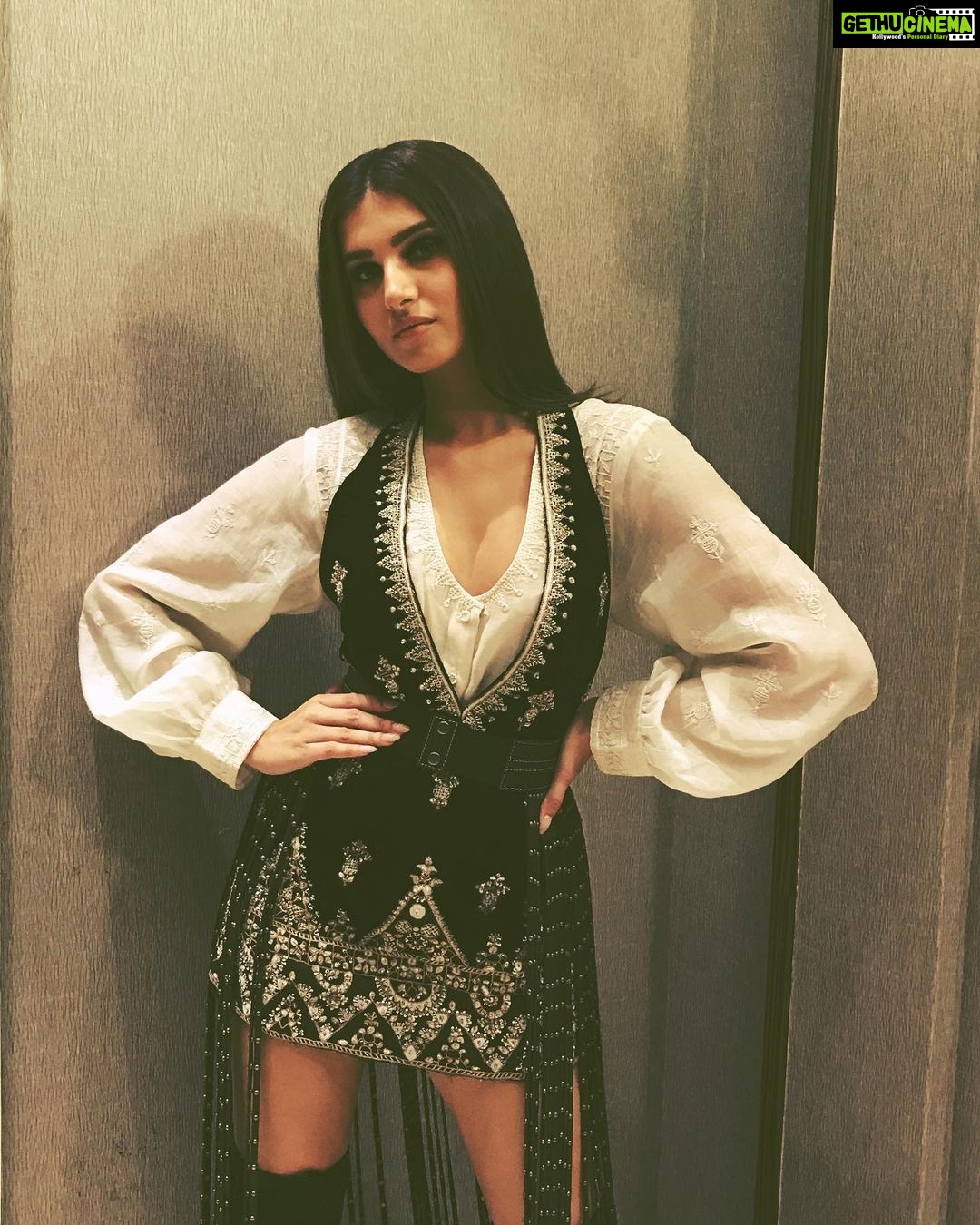 Tara Sutaria Instagram - Another first today.... 💃 At #LFW with @labelritukumar 🖤