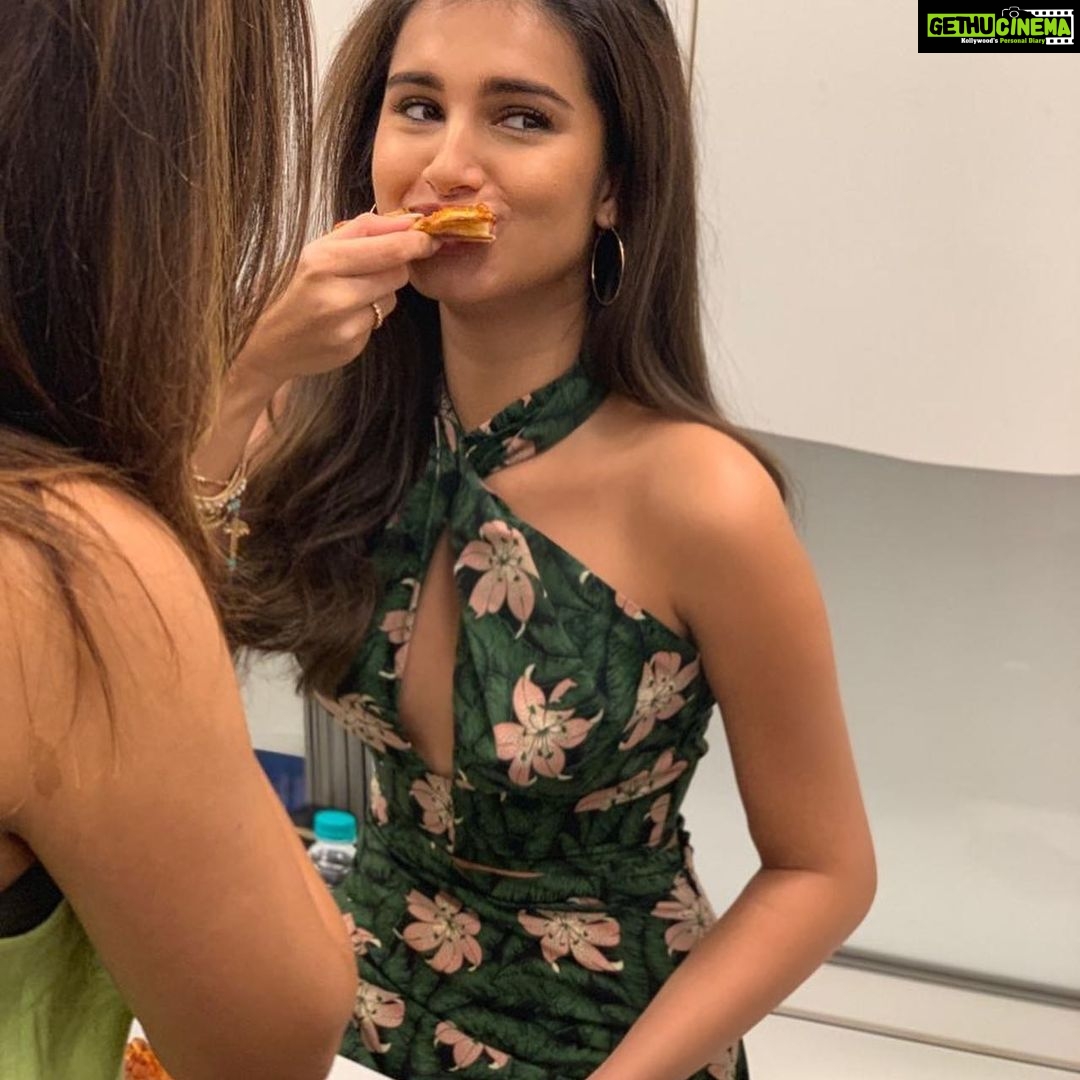 Tara Sutaria Instagram - My attractive best... And apparently always hungry 🤦♀️🥞☕️🥩🍪 🍕 🧀🍝🍔 #ASightForSoreEyes#CantStopWontStop