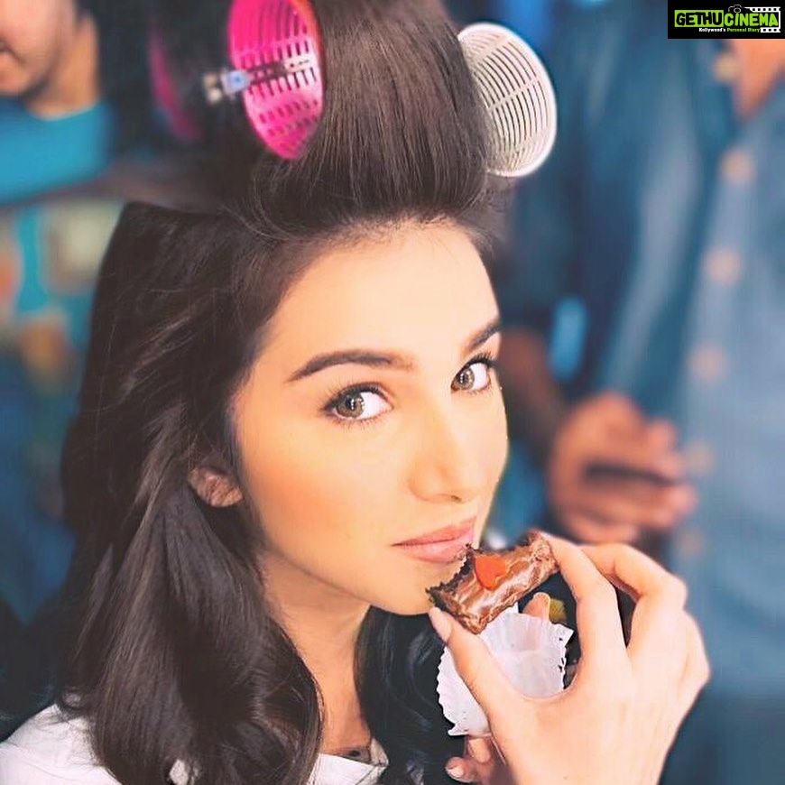 Tara Sutaria Instagram - My attractive best... And apparently always hungry 🤦♀️🥞☕️🥩🍪 🍕 🧀🍝🍔 #ASightForSoreEyes#CantStopWontStop