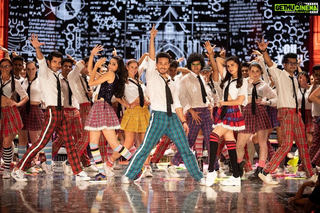 Tara Sutaria Instagram - When you hear your favourite song and you can feel a dance coming on đđťđ #TheJawaaniSong out today! #SOTY2 @karanjohar @ananyapanday @tigerjackieshroff @apoorva1972 @punitdmalhotra @dharmamovies @foxstarhindi @zeemusiccompany