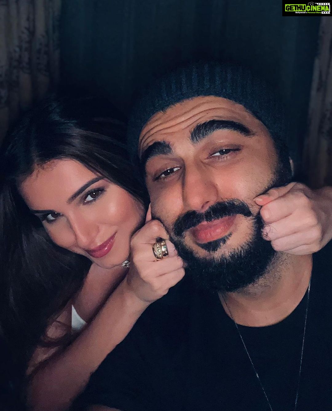 Tara Sutaria Instagram - When we’re not busy being Villains, we’re busy being absolute buffoons. Presenting our alter ego’s - Ami and Timi Masi. 👯♀️ And yes… the cheek pinching is a saga. 💁🏻♀️ @arjunkapoor