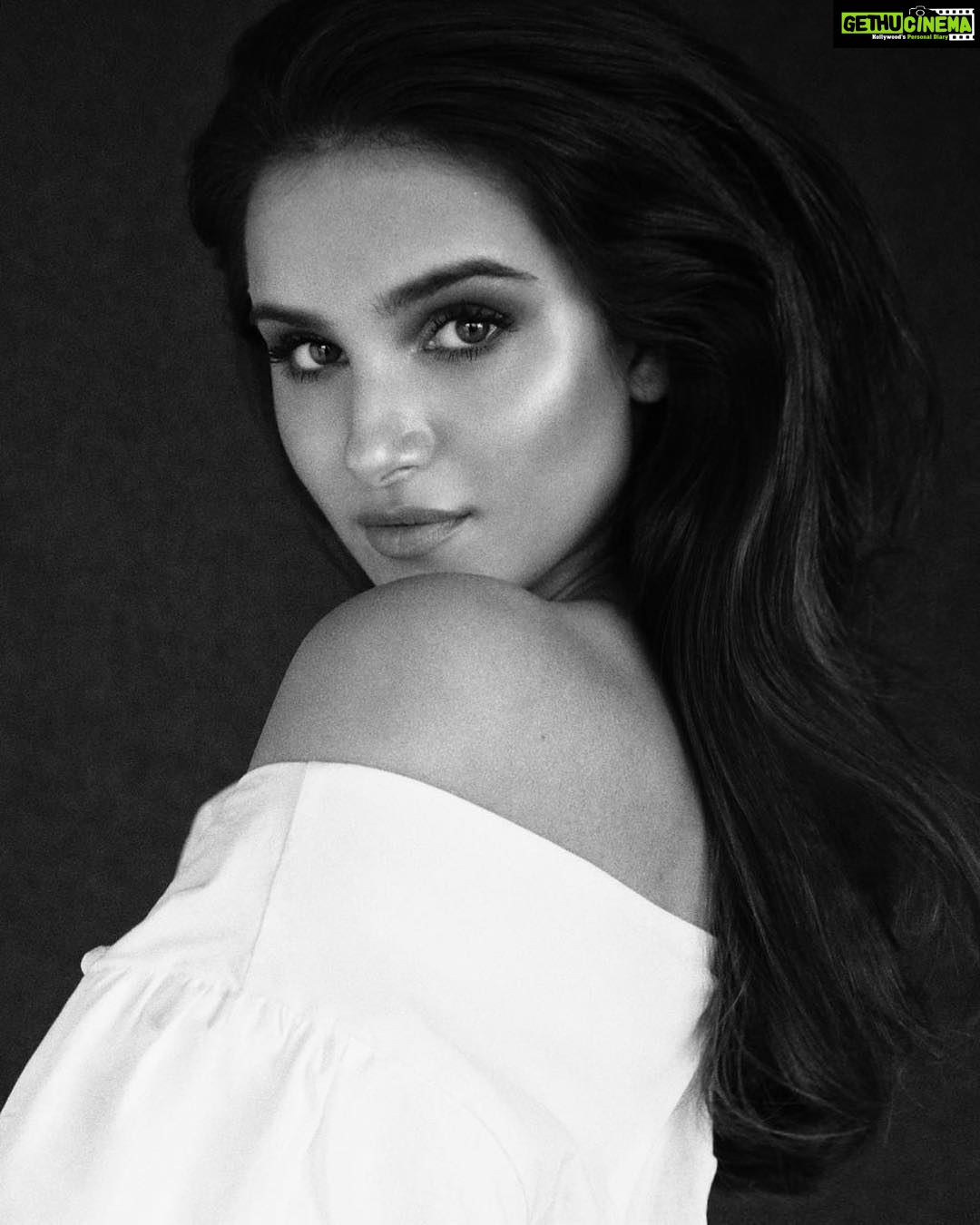 Tara Sutaria Instagram - Moments. 📷 @rahuljhangiani @marcepedrozo @spacemuffin27