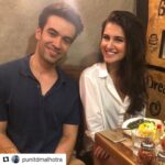 Tara Sutaria Instagram – When the captain insists on Keto🙄#Repost @punitdmalhotra with @get_repost
・・・
The girl who’s always smiling😃.. healthy Monday night dinner 😃 
@tarasutaria__