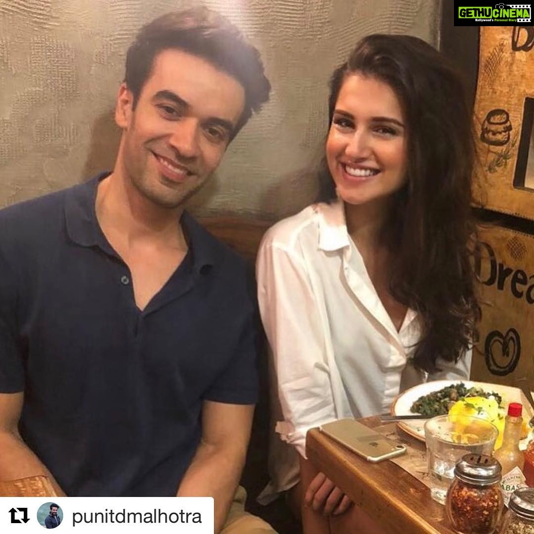 Tara Sutaria Instagram - When the captain insists on Keto🙄#Repost @punitdmalhotra with @get_repost ・・・ The girl who’s always smiling😃.. healthy Monday night dinner 😃 @tarasutaria__