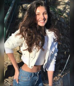 Tara Sutaria Instagram - Mussoorie mornings 🎬☀️🍂🌈 #SOTY2