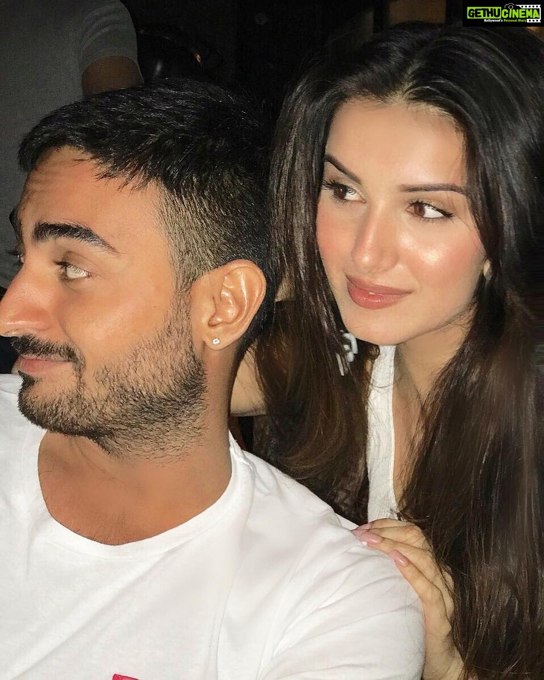 Tara Sutaria Instagram - When your food is on its way to the table feat. @pjmashru The Bombay Canteen