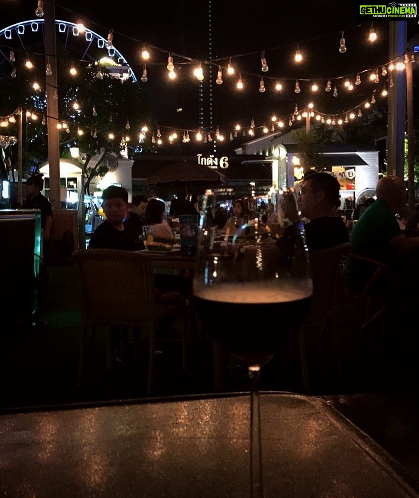Tara Sutaria Instagram - Eveningsð Asiatique The Riverfront (āđāļāđāļāļĩāļĒāļāļĩāļ āđāļāļāļ° āļĢāļīāđāļ§āļāļĢāđāļāļĢāđāļāļāļāđ)