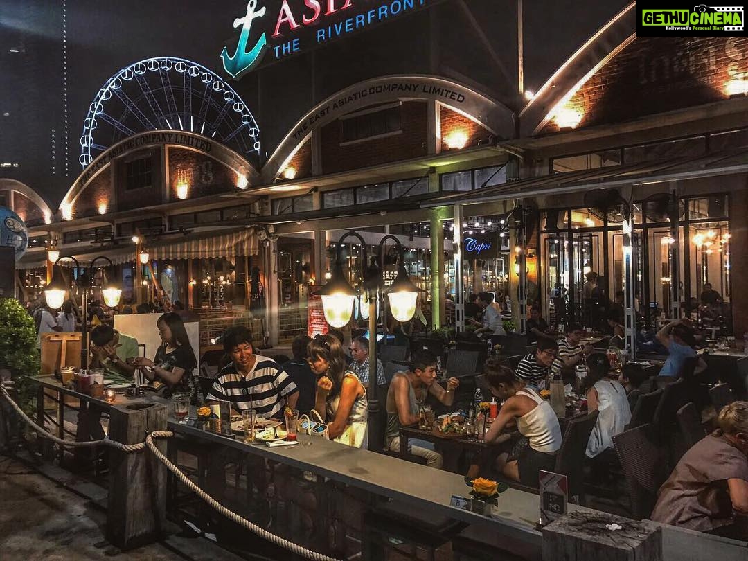 Tara Sutaria Instagram - Evenings by the river🌜 Asiatique The Riverfront (เà¸à¹€à¸Šà¸µà¸¢à¸—ีค เดà¸à¸° ริเวà¸à¸£à¹Œà¸Ÿà¸£à¹‰à¸à¸™à¸—์)