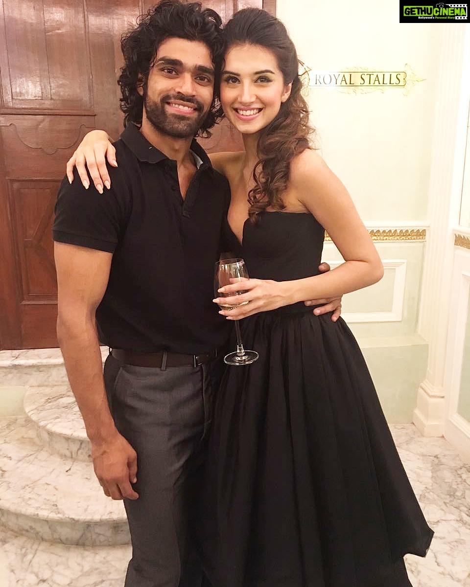 Tara Sutaria Instagram - What a beautiful night! Post my concert at The Royal Opera House. With my fav, the most talented dancer & teacher :) our beloved Arjun! Royal Opera House (Mumbai)