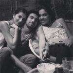 Tara Sutaria Instagram - With the lovebirds! How sweet is this picture #Snug