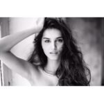 Tara Sutaria Instagram - The product of a spontaneous shoot with the amazing @farrokhchothia #NoMakeUp