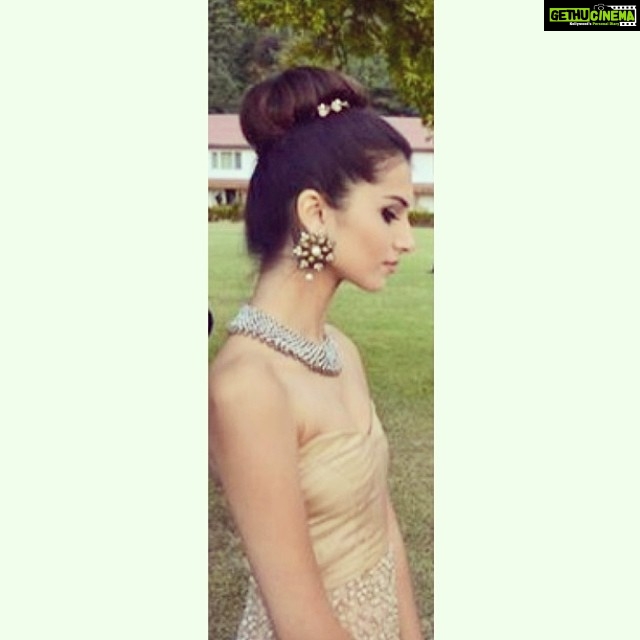 Tara Sutaria Instagram - Pre concert #Kashmir