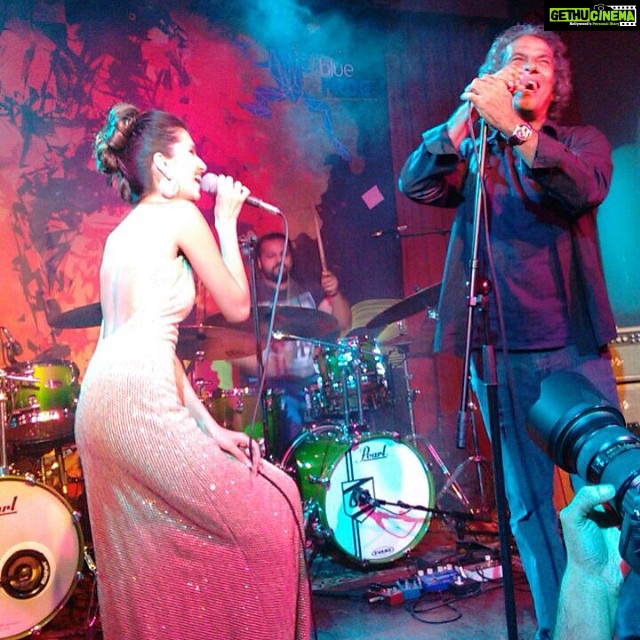 Tara Sutaria Instagram - I seem to squat when I get into whistle tones ( as seen in picture ) Thank you Gary Lawyer for a mad duet! #bluefrog#InternationalJazzDay