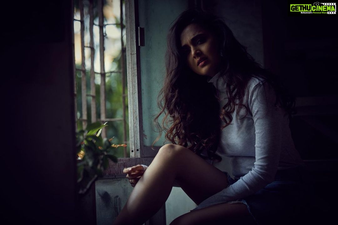 Tejasswi Prakash Instagram - Let the scenery of clouds enter your room π . . . πΈ- @kalpesh04_official Makeup - @virendra.makeup Stylist - @shuusaan Hair - @hairstorybyreshma . . . #window #natural #light