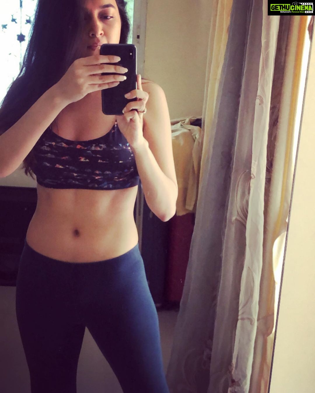 Tejasswi Prakash Instagram - I am so bored with it all 🤦♀️ . . . #quarantine #activities #mirrorselfie