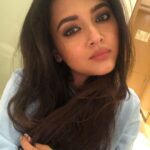 Tejasswi Prakash Instagram – When the room service order is yet to come🙈 .
.
#after #ages #selfie #nofilter New Delhi